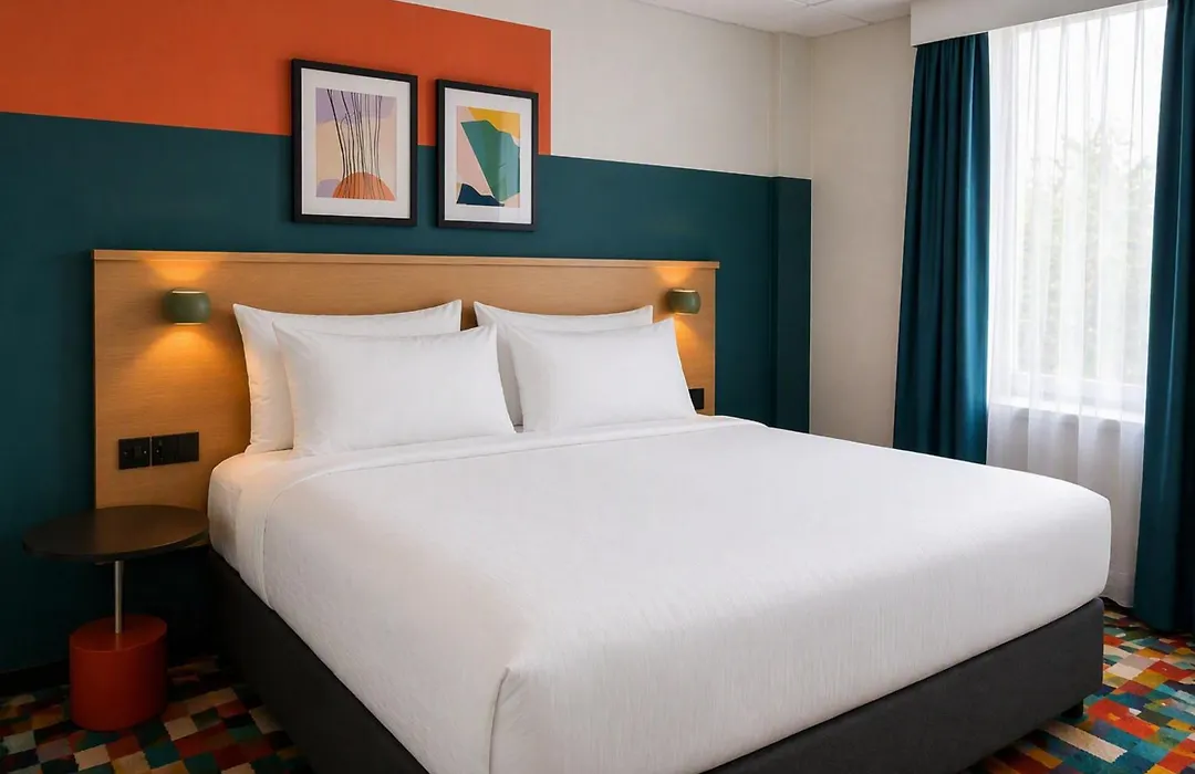 Garner Hotel Eight Acres Elgin-1